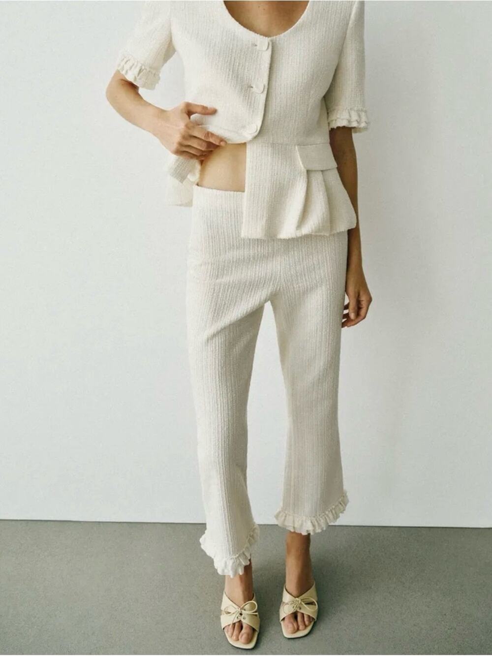 Zara XS White Textured High-Waisted Ruffle Hem Cropped Flare Pants NWT